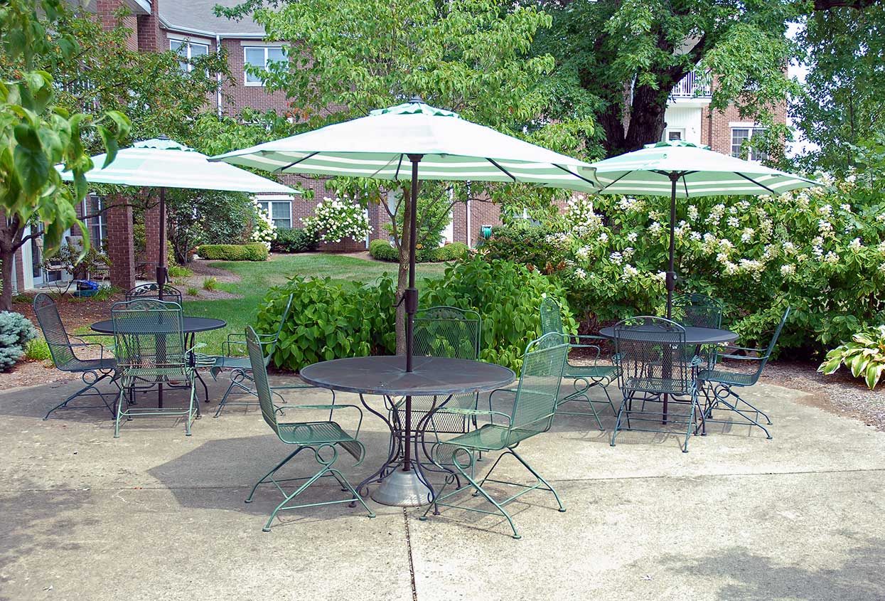 Bell Trace Independent Living Outside Patio